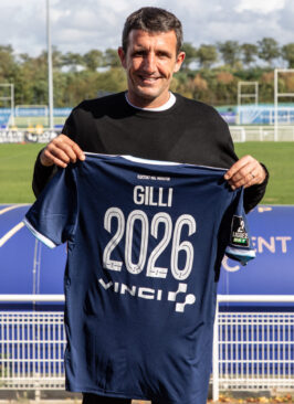 STÉPHANE GILLI PROLONGE SON AVENTURE À LA TÊTE DU PARIS FC !