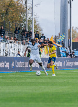 Pau FC – Paris FC [0-0] : Le Paris FC reste leader, malgré un nul frustrant à Pau.